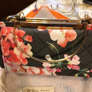 NWT Floral Wallet by love trove Los Angeles